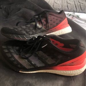 Adidas Boston’s size 8 women’s running shoe